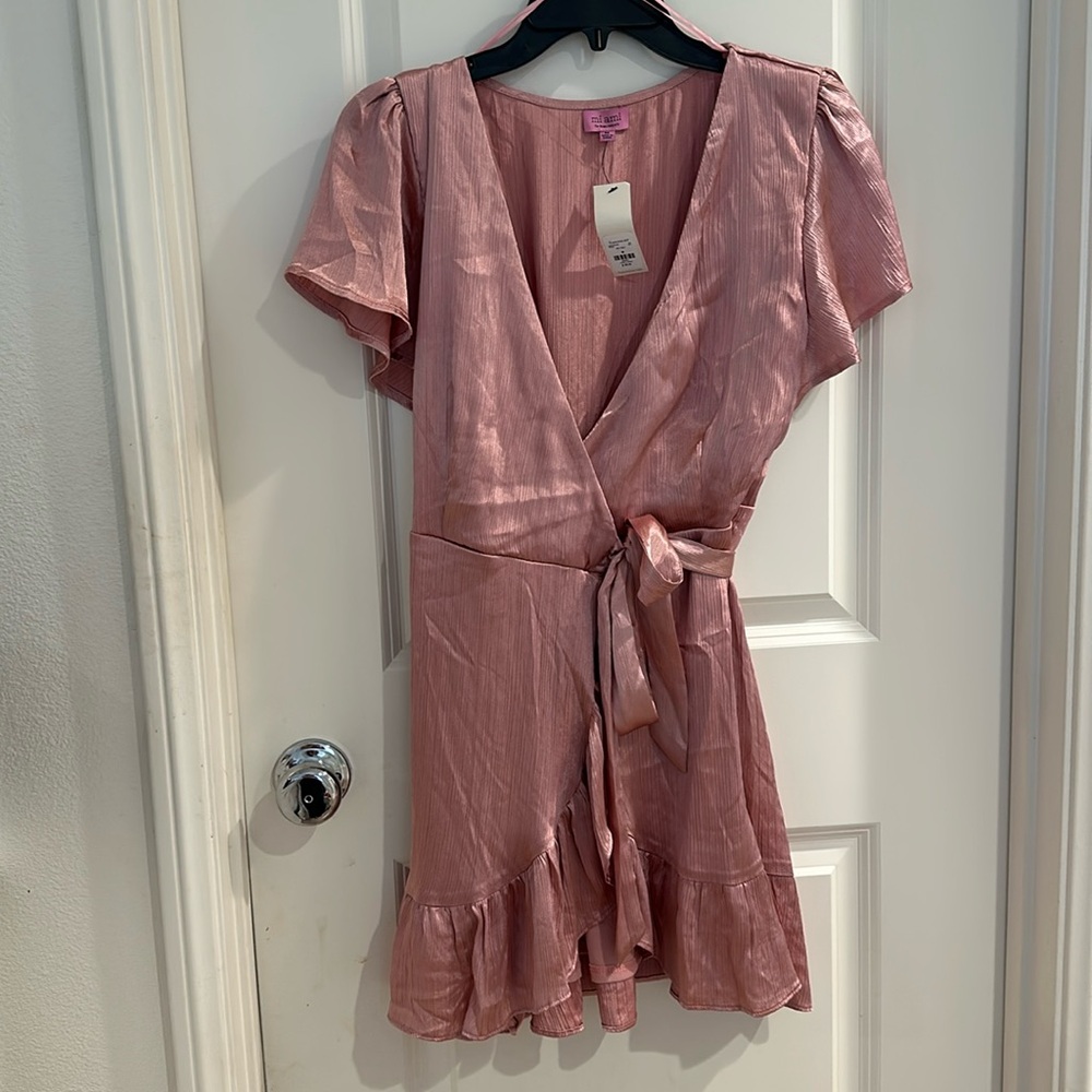 NWT Francesca’s pink criss cross tie dresss